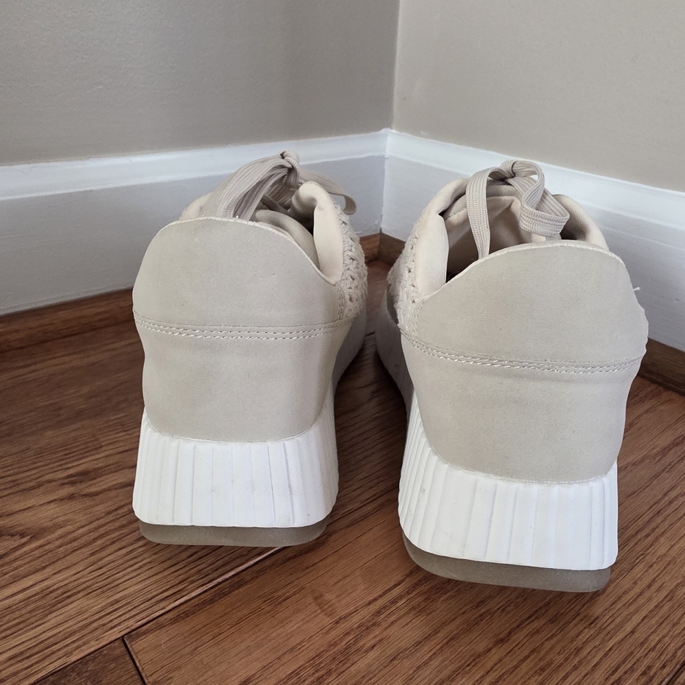 Dolce Vita Frida Sneakers - Picture 4 of 6